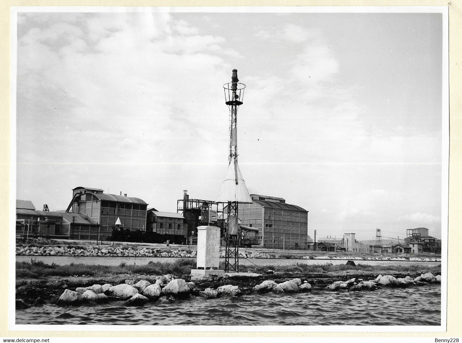 RARE - ANCIEN FEU ANTERIEUR DE L'ALIGNEMENT A 37° DE PORT DE BOUC - Tecnología & Instrumentos