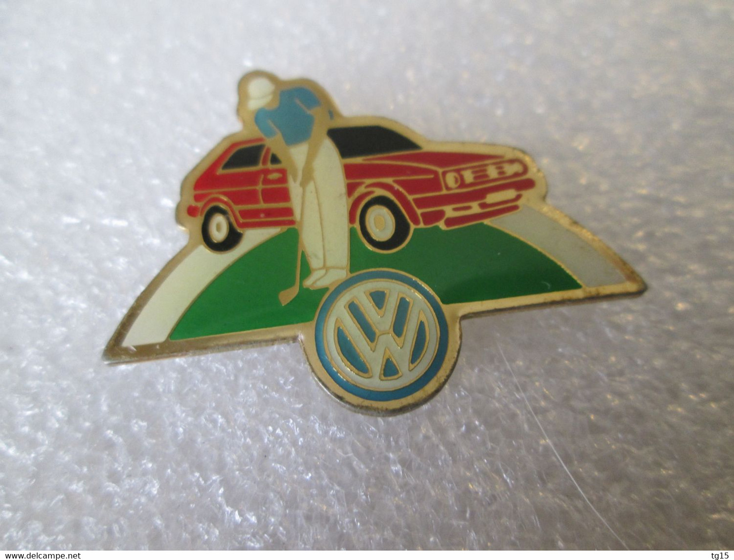 PIN'S    VOLKSWAGEN  GOLF - Volkswagen