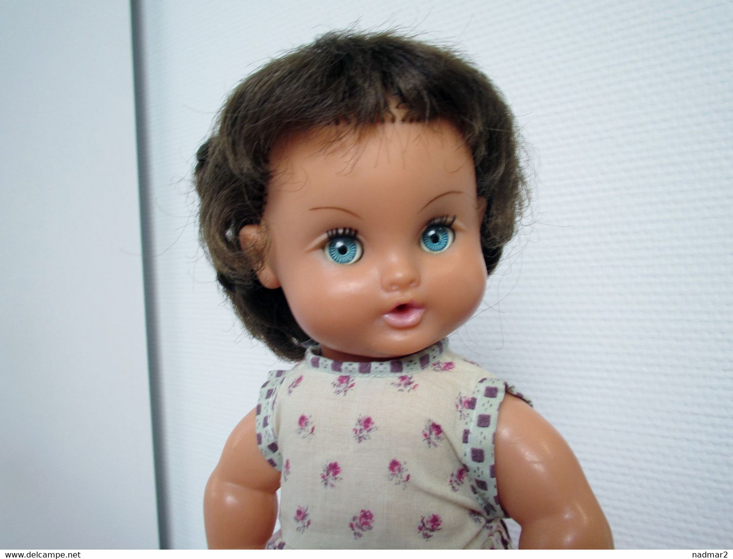 Jolie poupée ancienne BELLA modèle PF2 1963 30 cm beaux yeux suiveurs