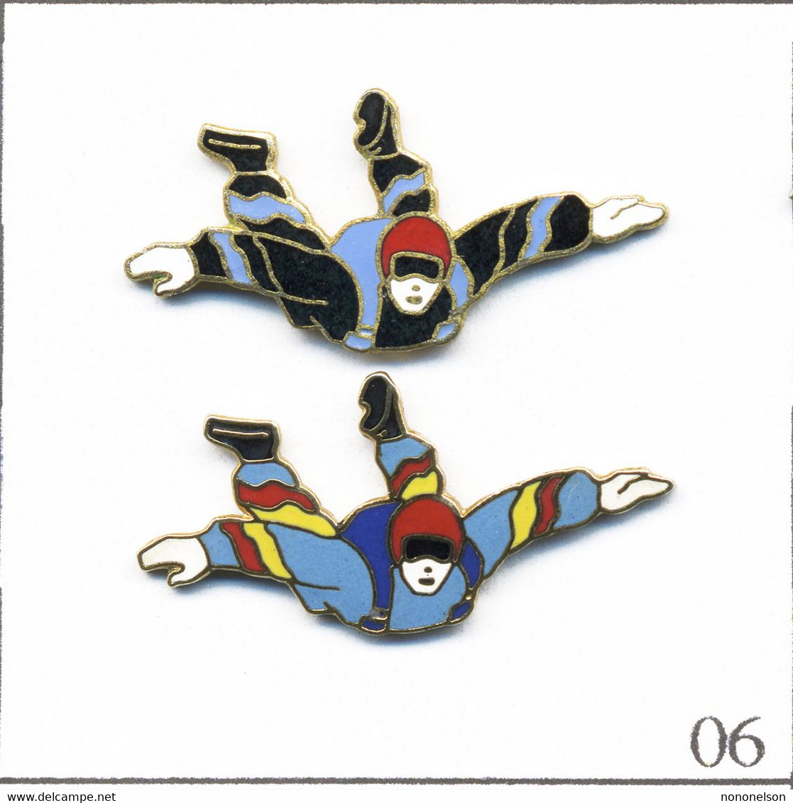 LOT 2 Pin’s Sport - Parachutisme / Parachutistes - Combinaisons Couleurs Différentes. Est. Tablo-Paris. EGF. T800P-06 - Paracaidismo