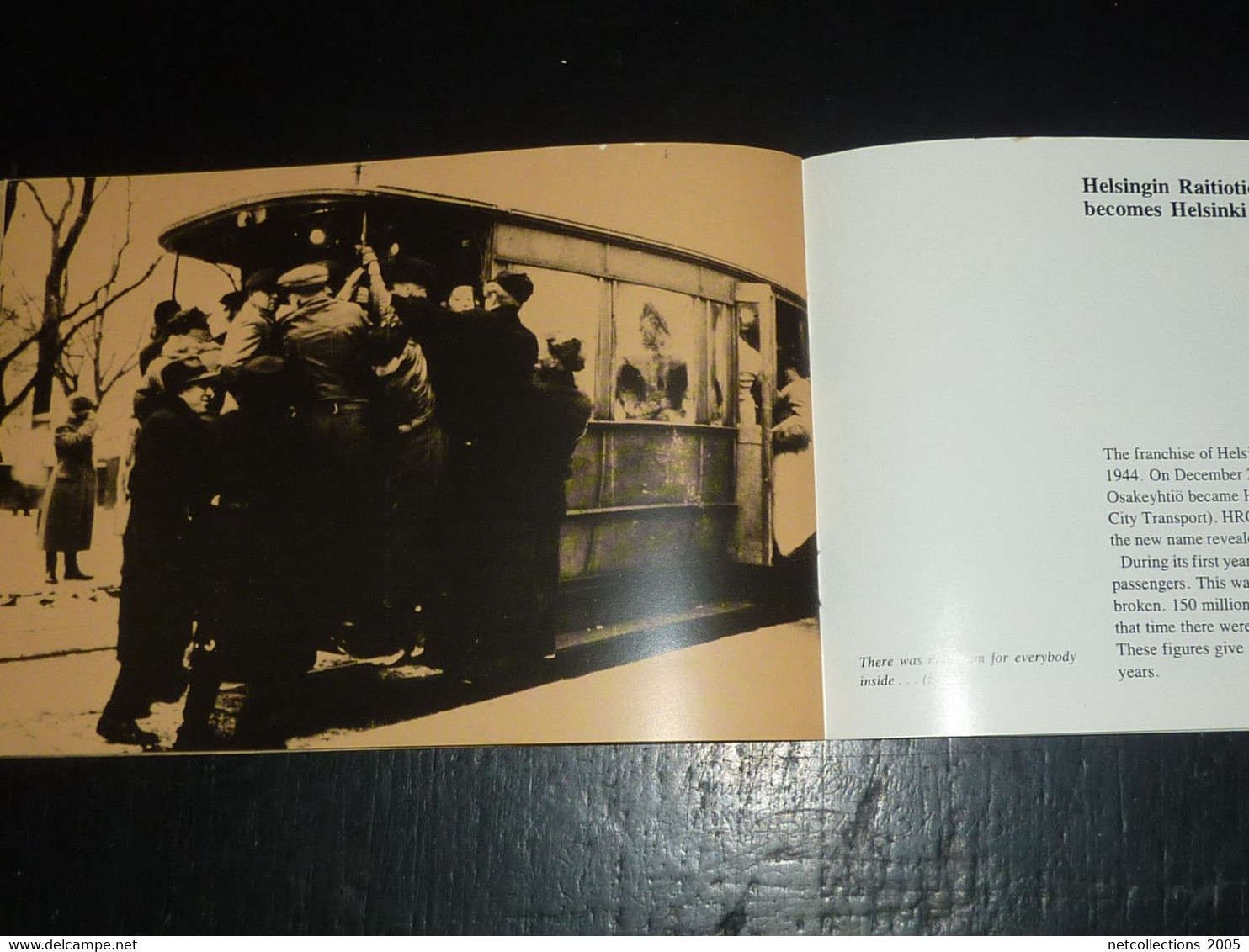 LIVRE "EN ANGLAIS" ILLUSTREE SUR L'EVOLUTION DES TRANSPORTS DE L'OMNIBUS AU TRAMWAYS, BUS ELECTRIQUE ET A ESSENCE