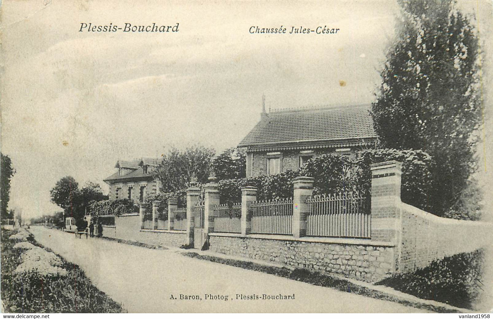 LE PLESSIS-BOUCHARD-chaussée Jules César - Le Plessis Bouchard