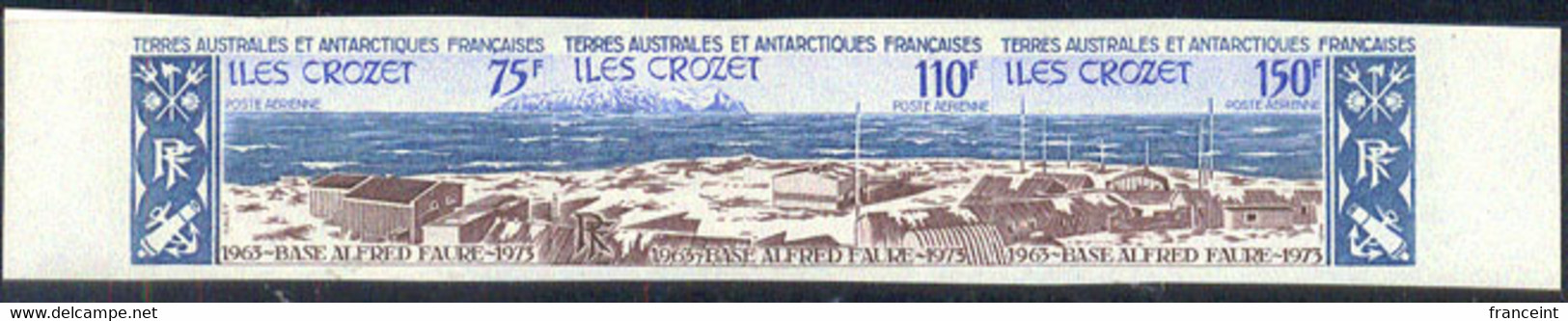 F.S.A.T.(1974) Panoramic View Of Alfred Fauré Base. Imperforate Triptych. Scott No C35a, Yvert No PA36a. - Ongetande, Proeven & Plaatfouten