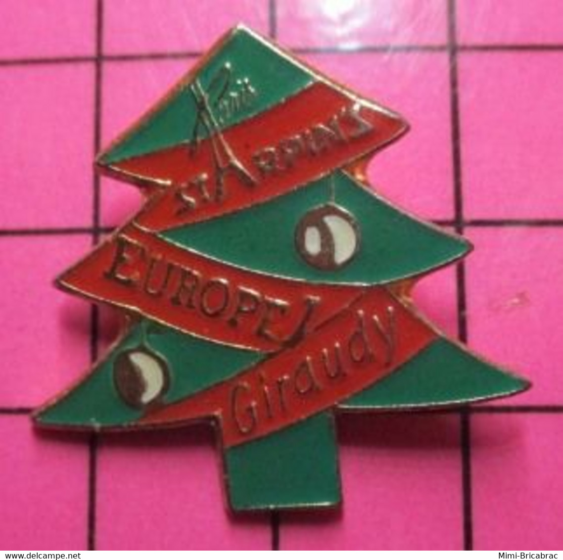 710G Pin's Pins / Beau Et Rare / THEME : NOEL / SAPIN ET GUIRLANDE STARPIN'S EUROPE 1 GIRAUDY - Navidad