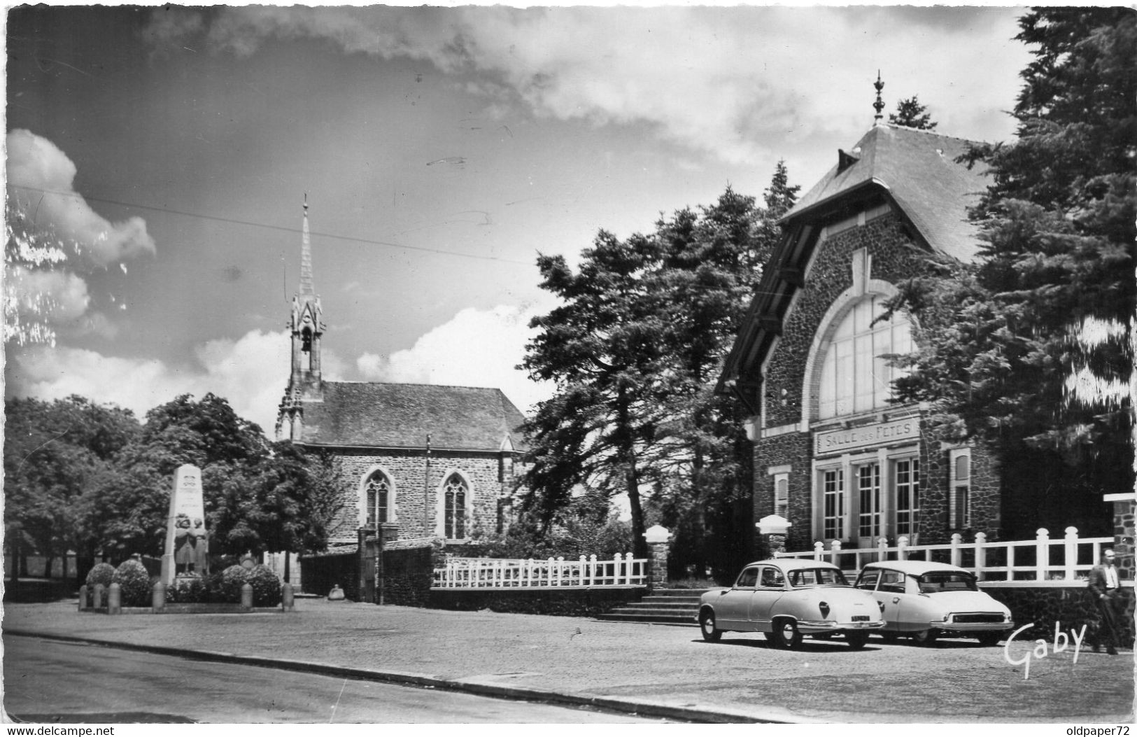 MONTFORT SUR MEU - SALLE DES FETES - PLACE DE LA CHAPELLE SAINT - JOSEPH - CITROEN DS - Other & Unclassified