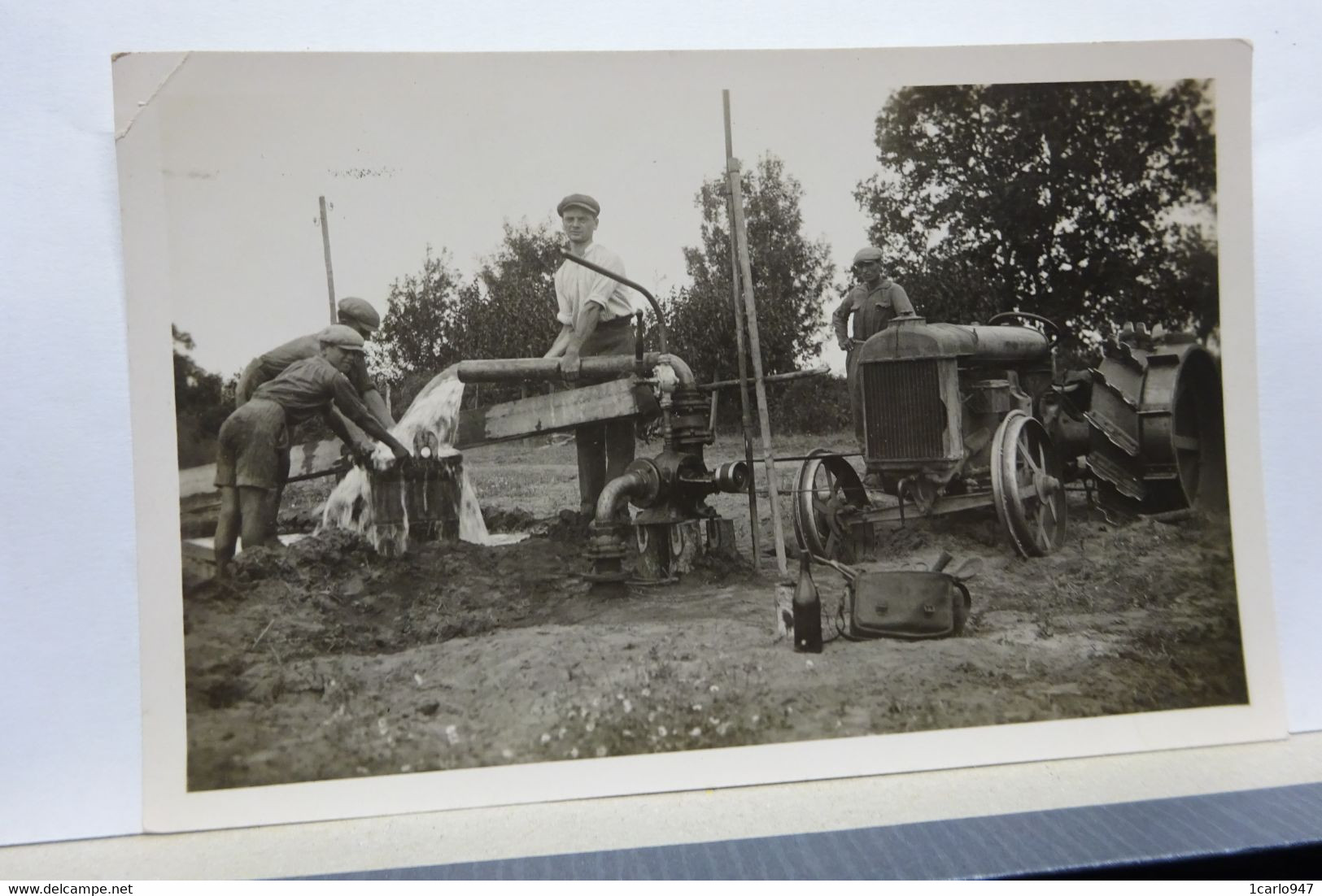 FOTOGRAFICA  --- TRATTORE  D'EPOCA  CIRCA 20/30  .-- SCENE DI LAVORO - Andere & Zonder Classificatie