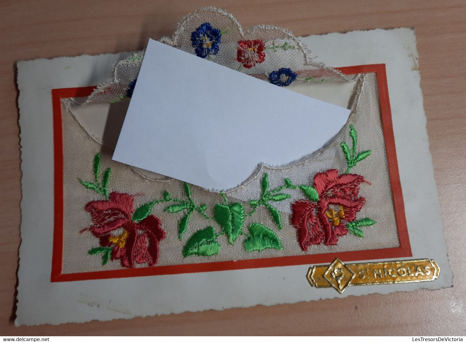 Carte A Systeme St Nicolas - La Broderie Se Soulève Comme Une Enveloppe Pour Glisser Une Carte à L'intérieur - Dreh- Und Zugkarten