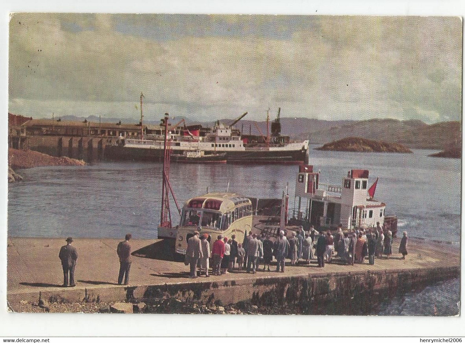 Bateau Boat Bac Steamer Loch Seaforth Transport Autocar Bus In Background , By The Kyle Kyleakin Ferry - Transbordadores