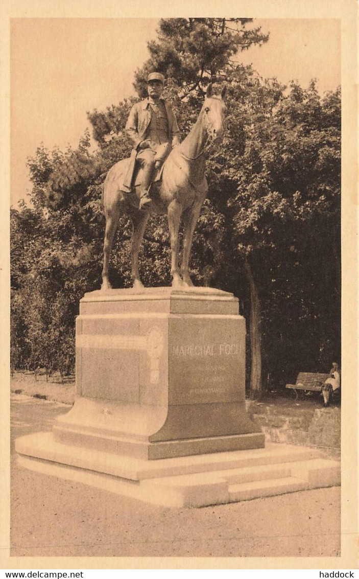 CASSEL : STATUE DU MARECHAL FOCH - Cassel