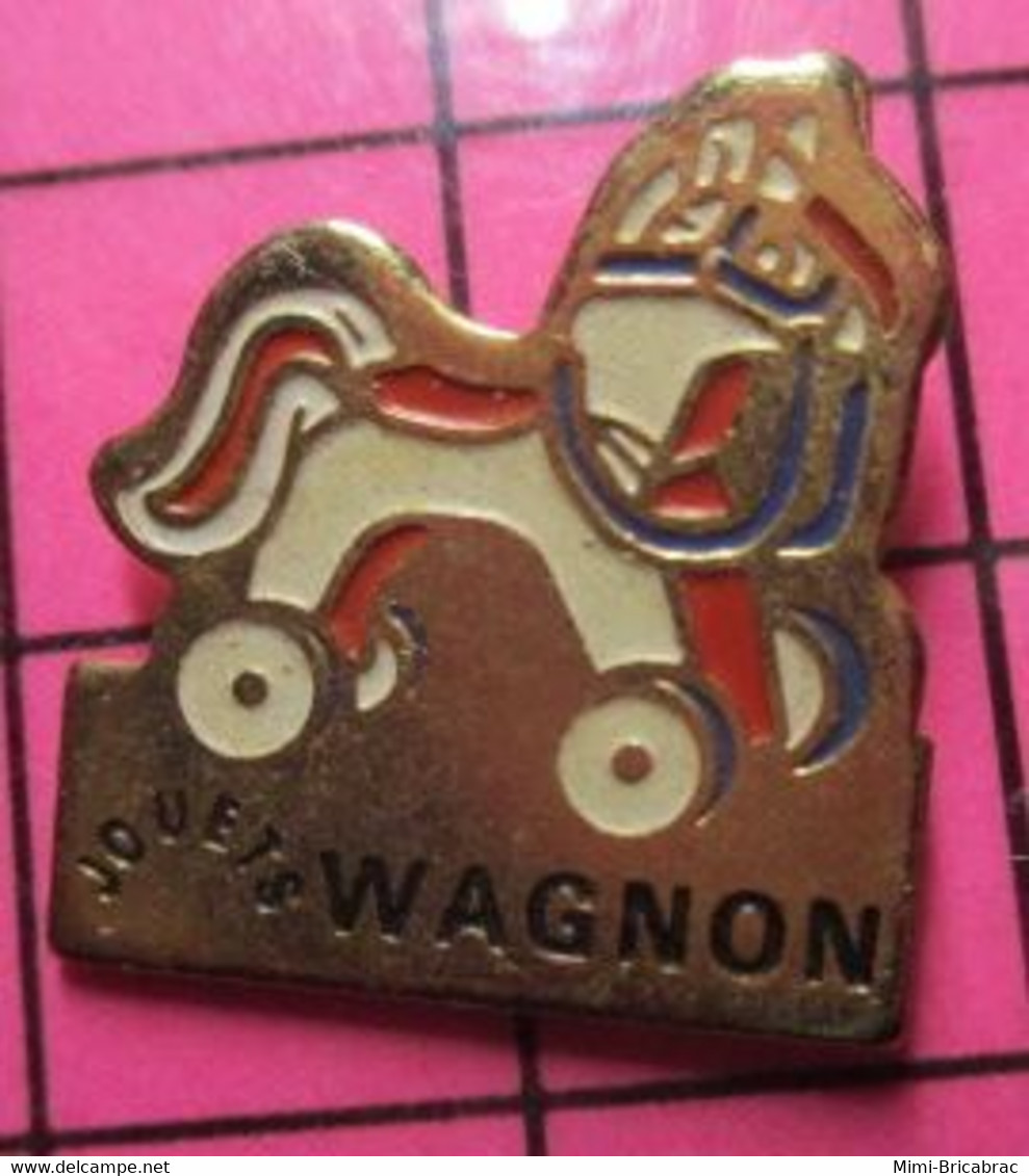 811i Pin's Pins / Beau Et Rare / THEME : JEUX / JOUETS WAGNON CHEVAL DE BOIS - Jeux