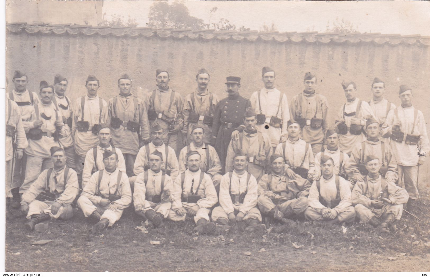 LYON -69007- CARTE-PHOTO - CASERNE FORT DE LA MOTTE - Une Compagnie Du 98e Régiment - Lyon 7