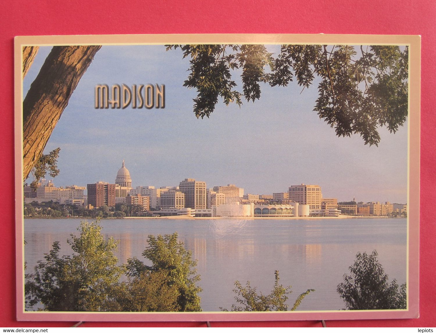 Visuel Très Peu Courant - Etats-Unis - Madison Skyline From Across Lake Monona - R/verso - Madison