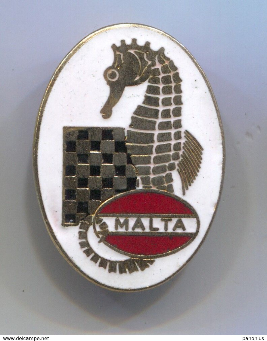 Chess Shaah Ajedrez, Malta Federation, Old Pin, Badge, Abzeichen, Enamel ( D 35 X 25 Mm ) - Jeux