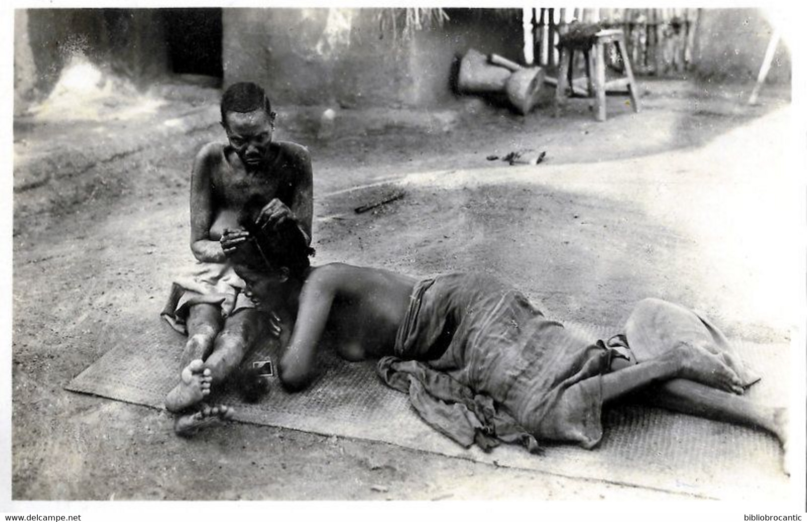 A. O. F. - Carte Photo - GUINEE < COIFFEUSE - Guinée