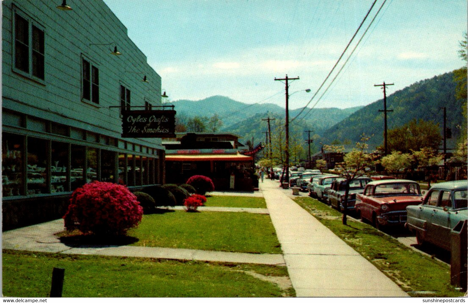 Tennessee Gatlinburg Spring Time On The Parkway - Smokey Mountains