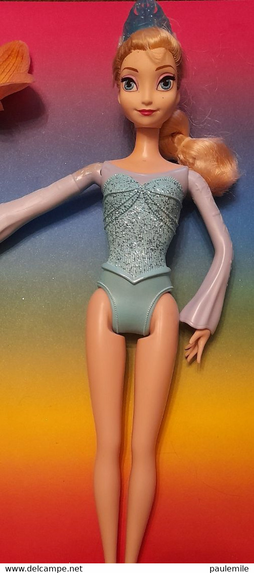 POUPEE PRINCESSE  COLLECTION  CHEVEUX  LONG BLON  PARFAIT ETAT - Barbie
