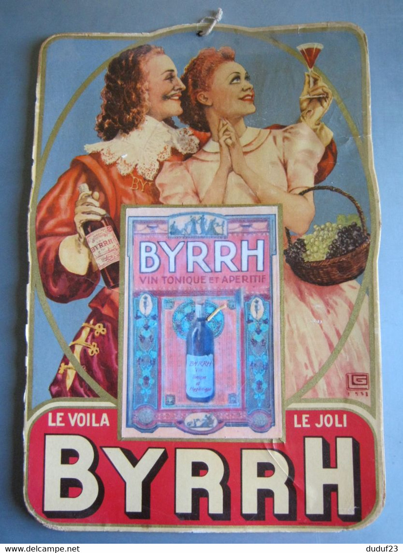 BYRRH : MOUSQUETAIRE - CARTON CALENDRIER EPHEMERIDE ANCIEN (39 X 27 Cm) Imp Oberthur - 1938 - Signé G. LEONNEC - Poster & Plakate