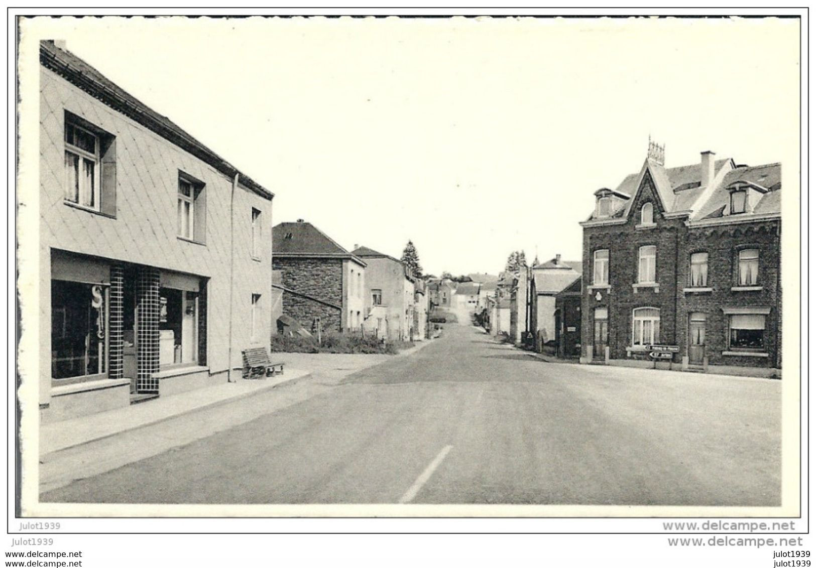 LEGLISE ..-- Route De NEUFCHATEAU . - Léglise