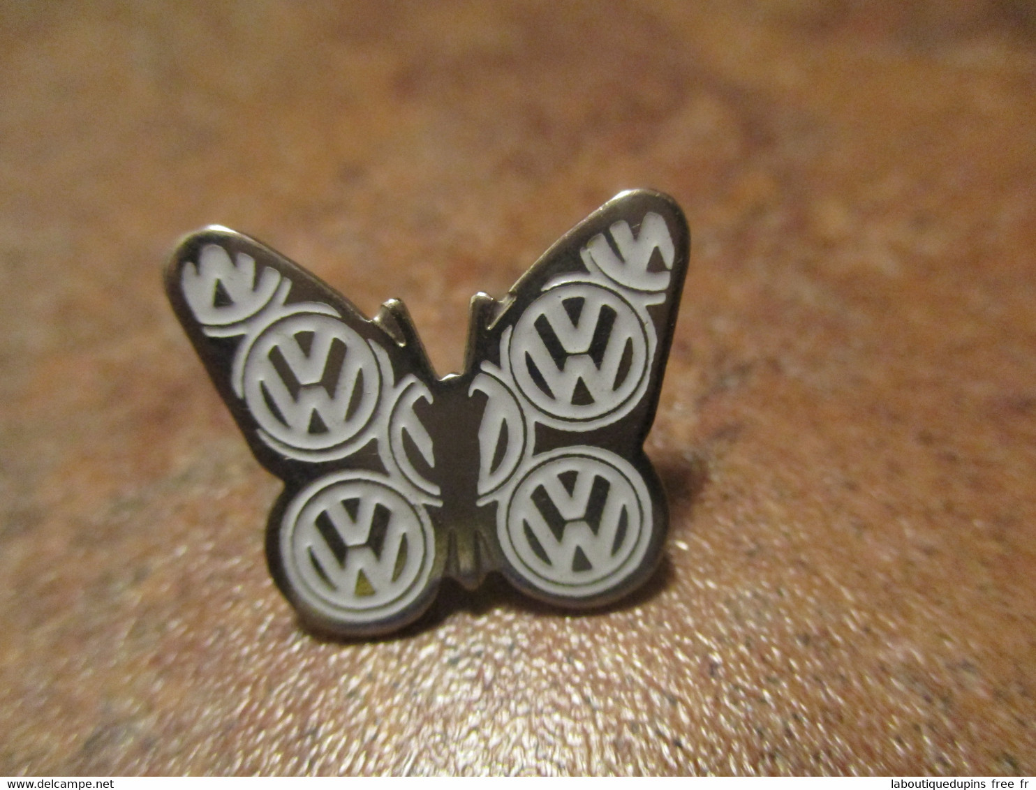 lot 066 -- lot de 14 pin's Volkswagen différents