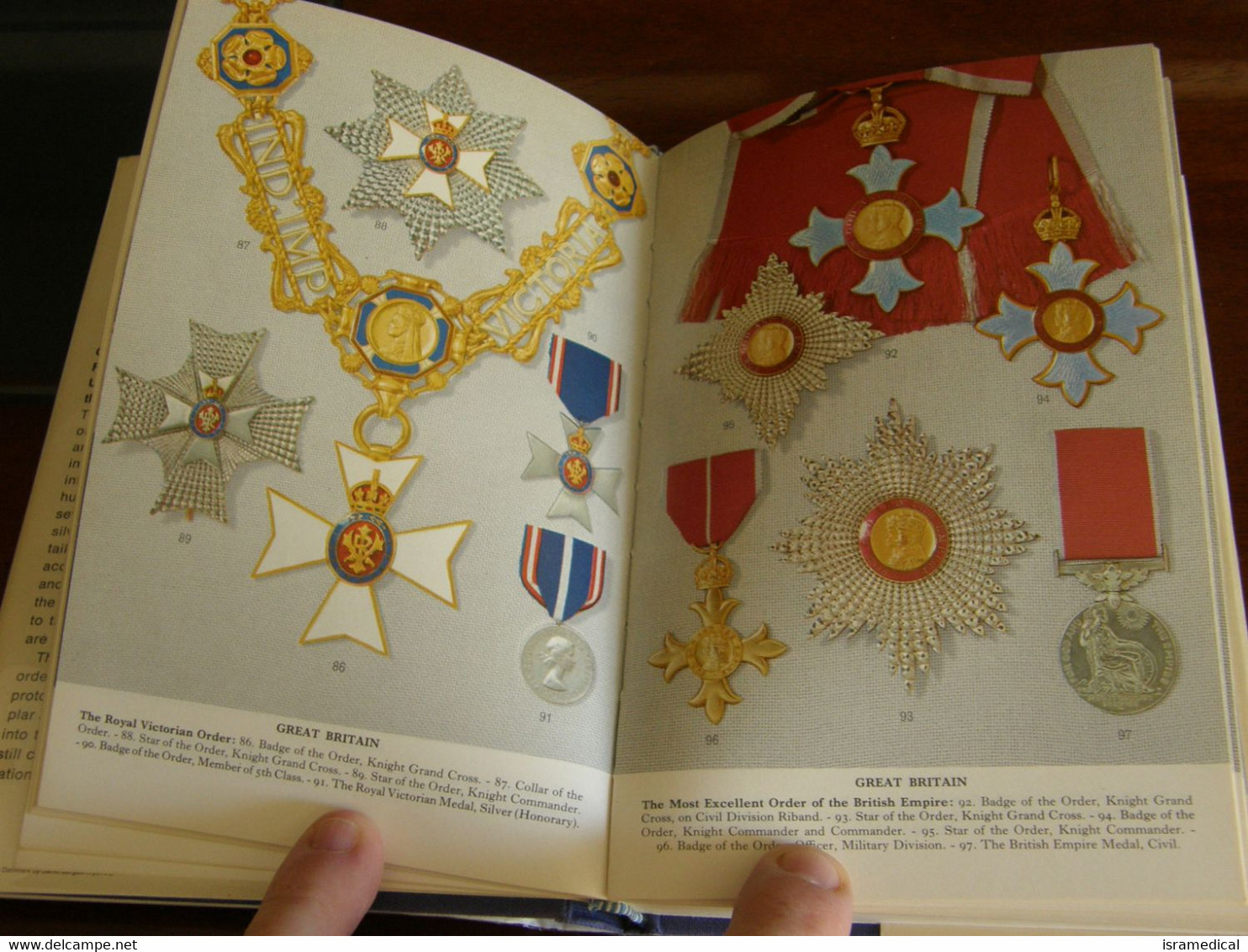 ORDERS AND DECORATIONS OF EUROPE IN COLOR MACMILLAN - Books & CDs