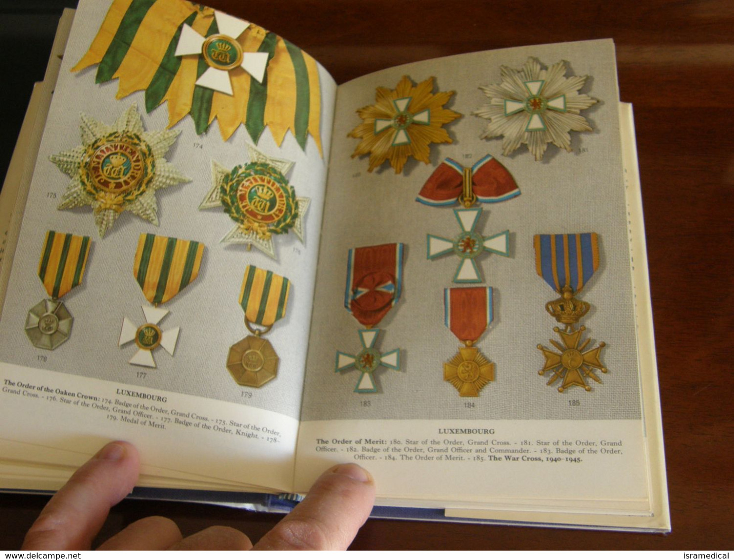 ORDERS AND DECORATIONS OF EUROPE IN COLOR MACMILLAN - Books & CDs