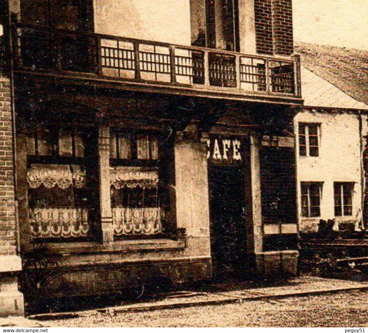 Florenville. Vers L'église. Café. L'église Notre-Dame De L'Assomption ( Hôpital Militaire -1914/18) - Florenville