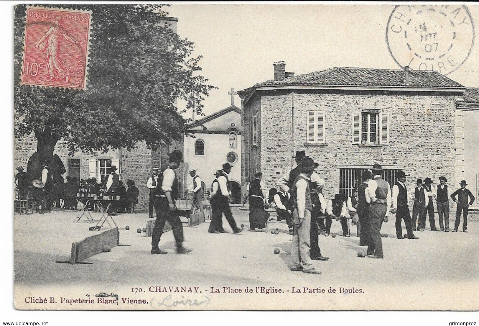 CPA LOIRE 42  CHAVANAY La Place De L'Eglise -La Partie  De Boules - Feurs