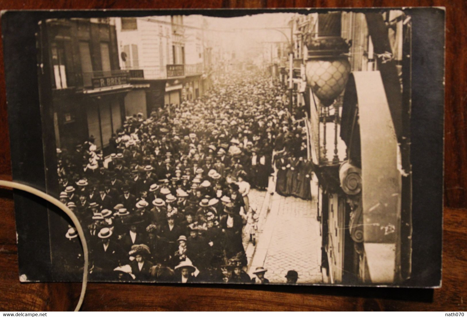 Carte Photo 1910's CPA AK Funérailles Très Animée Bromure Creuse ? - Beerdigungen