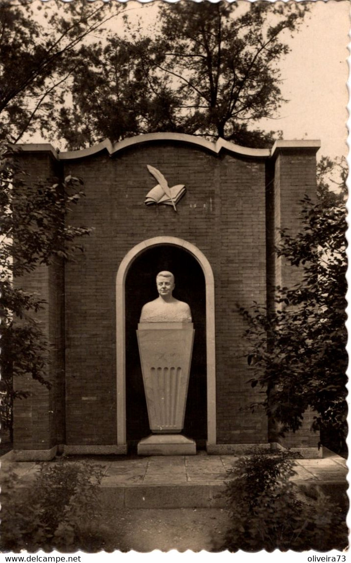 HUELVA . Jardines Del Puerto - Monumento A Don Manuel Siuret - Huelva