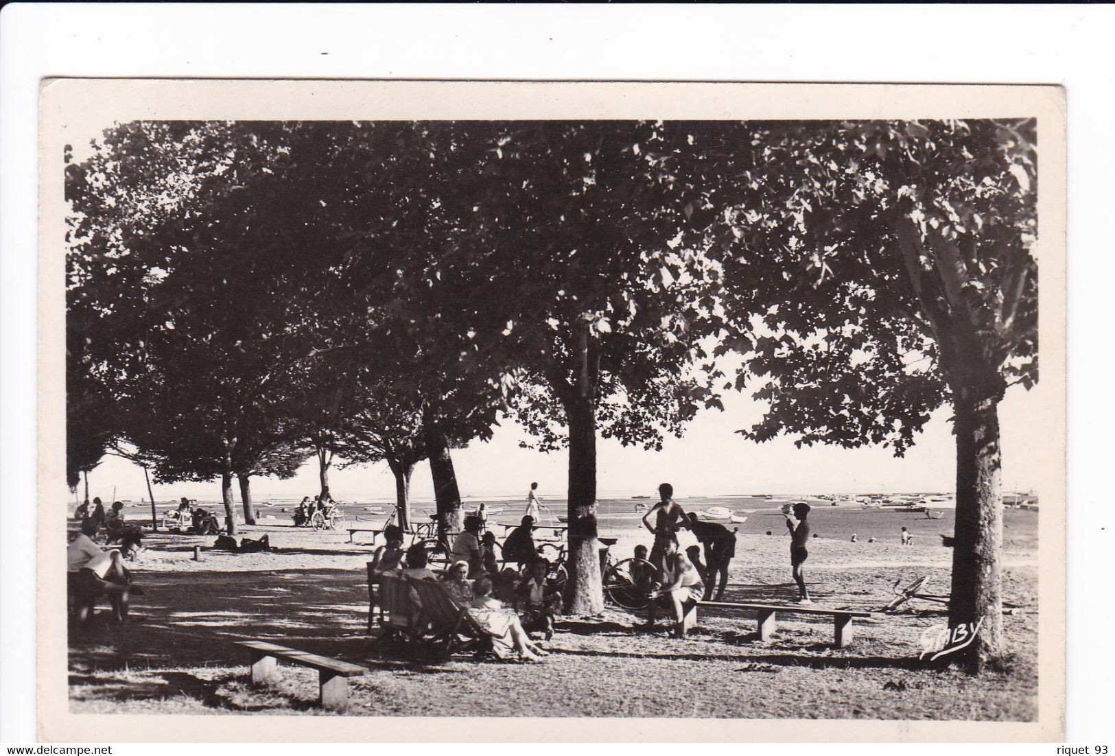 Arès - Esplanade Du Casino, Face Au Port - Arès