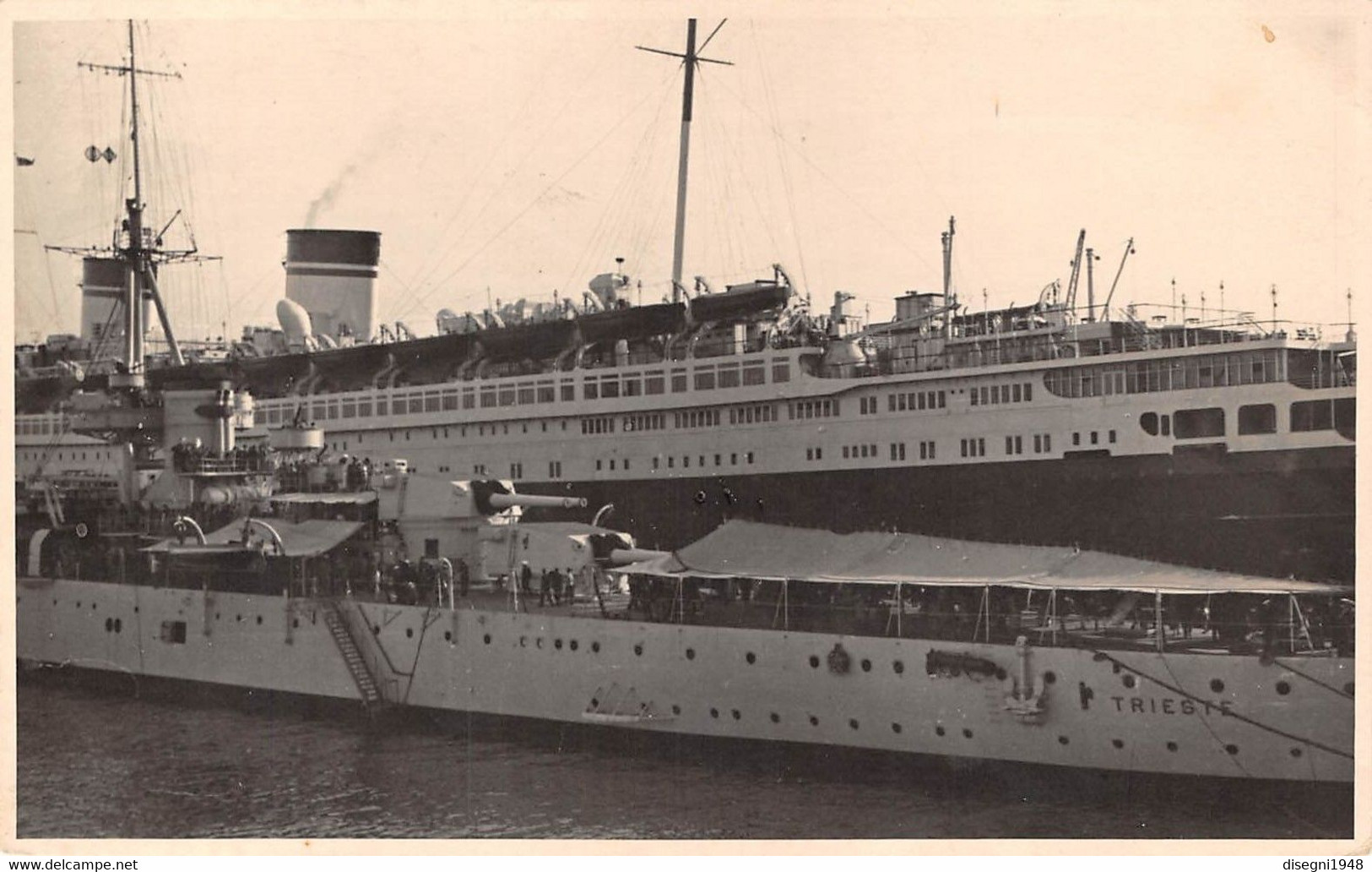 010986 "REGIO INCROCIATORE PESANTE TRIESTE E TRANSATLANTICO REX ALLA FONDA" FOTOGRAFIA ORIGINALE - Barcos