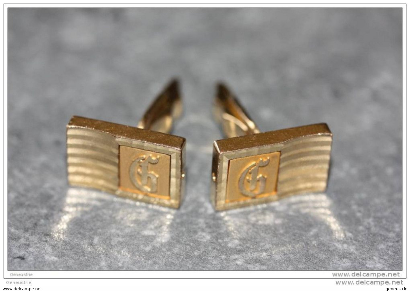 Paire De Boutons De Manchettes à Initiale "G" - Métal Plaqué Or Poinçonné - Manchette - Cuff Links & Studs