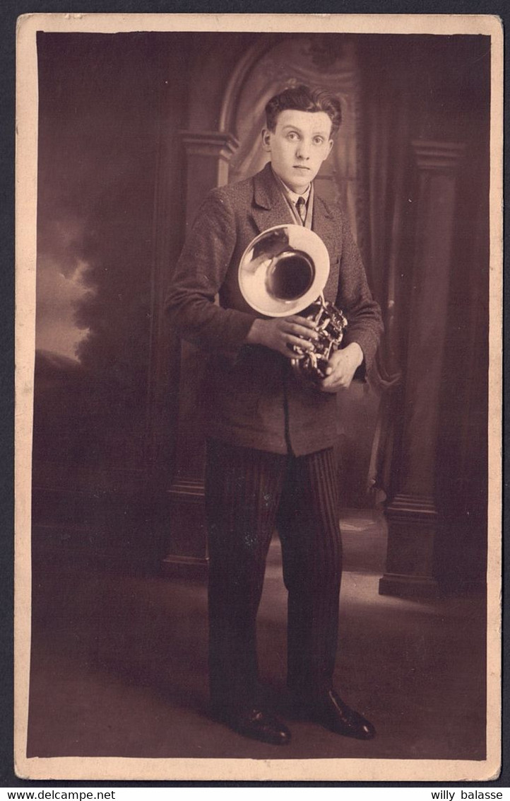 +++ Photo Carte - Foto Kaart - Phot. à  FONTAINE L'EVEQUE - Jeune Homme Musicien - Musique   // - Fontaine-l'Evêque