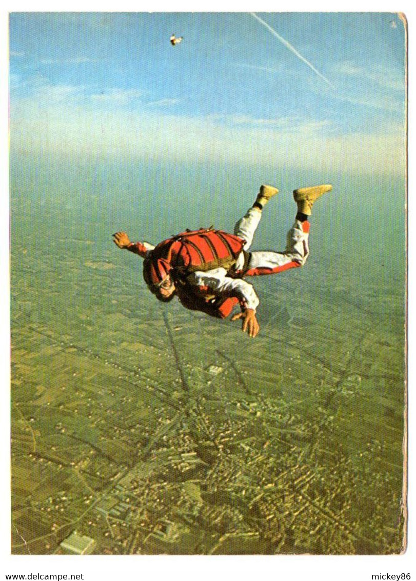 Sport --1974-- Parachutisme --Chute Libre  (animée)  .....cachet  Bayonne Entrepot --64........à Saisir - Fallschirmspringen