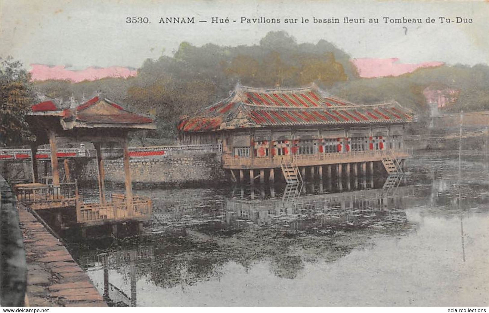 Tonkin:  Annam.   Hué   Pavillons Sur Le Bassin Fleuri Au Tombeau De Tu-Duc      (voir Scan) - Viêt-Nam