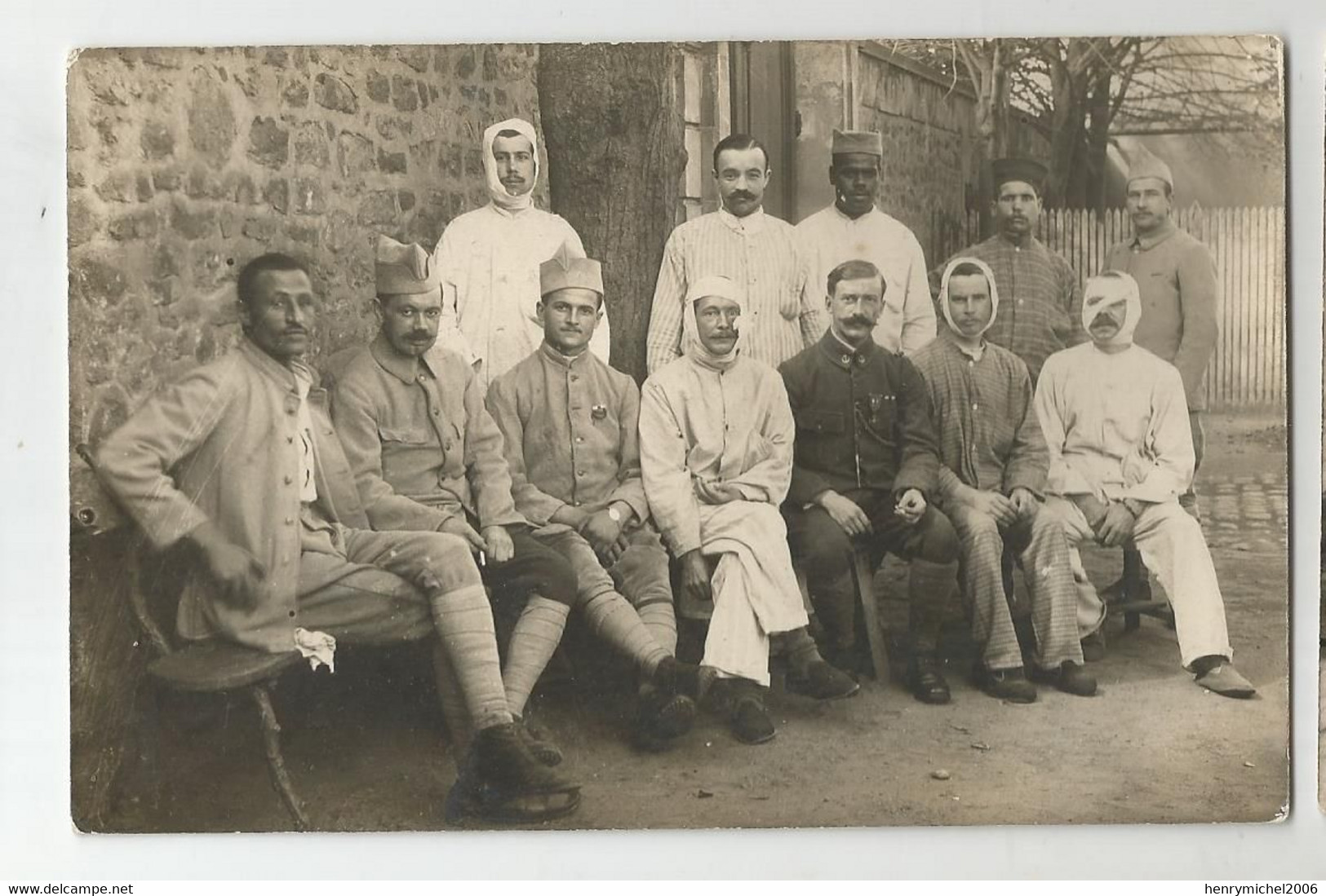 Militaria Bléssés Militaires Dont Tirailleurs , Bléssé Avec Décorations Croix De Guerre Carte Photo - Weltkrieg 1914-18