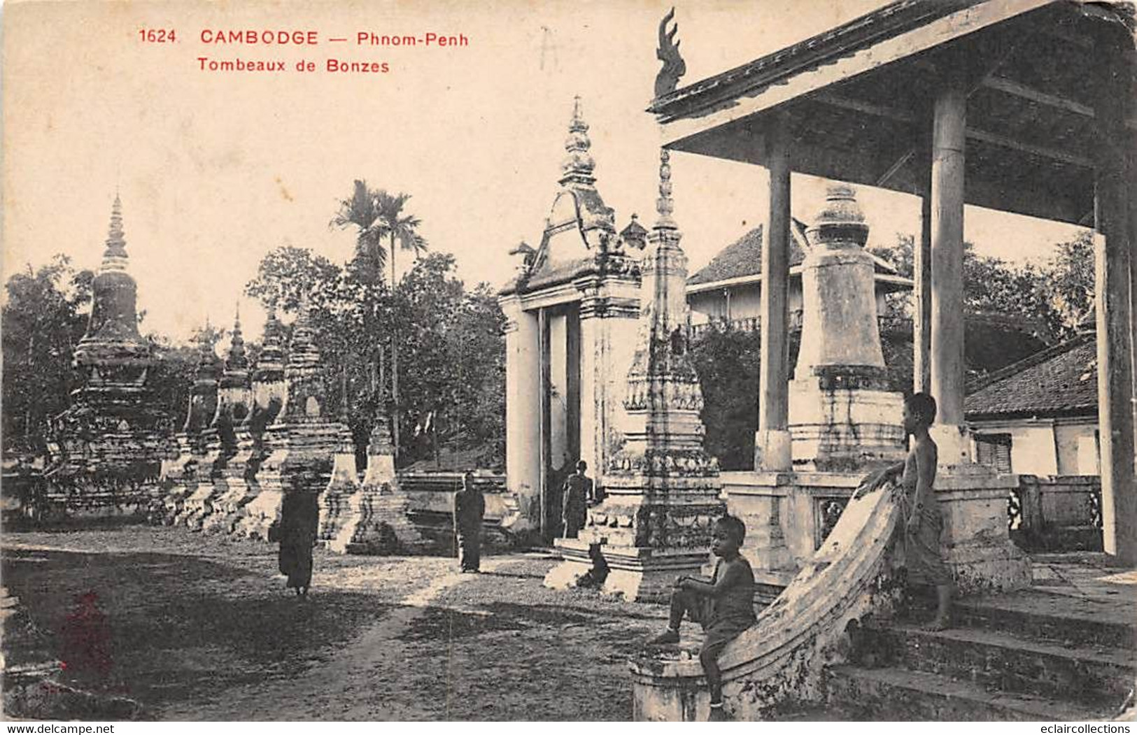 Cambodge     Phnom-Penh    Tombeaux De Bonzes       (voir Scan) - Cambogia
