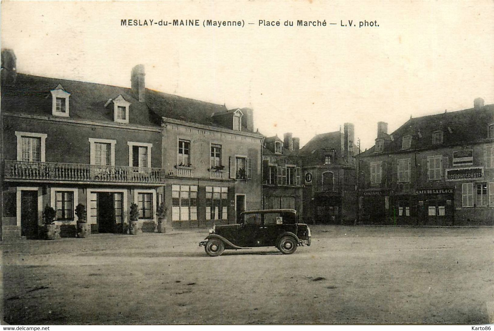 Meslay Du Maine * La Place Du Marché * Café De La Place * Automobile Voiture Ancienne - Meslay Du Maine