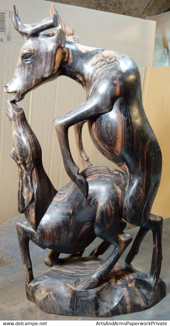 Lot mixte: Sculpture 49cm: Couplage cerf/biche, Chauve-souris, Bonus : Déco, Permis de chasse/ Mixed lot: Sculpture 49cm