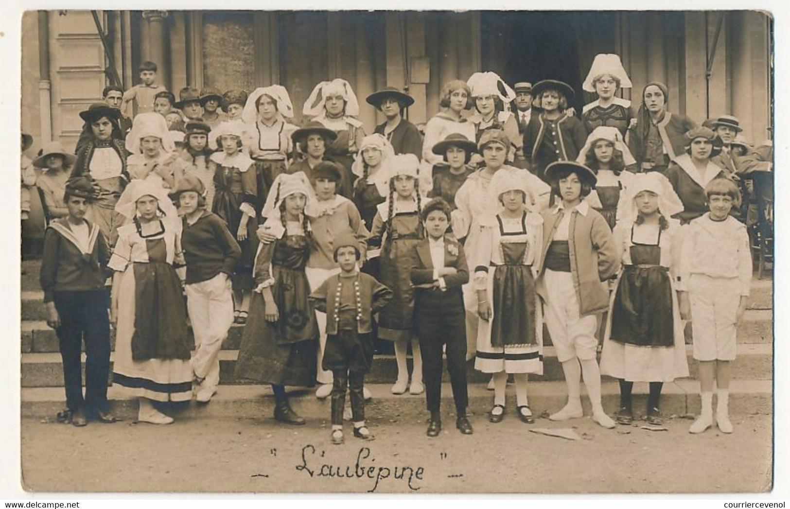 CPA Photo - (BEDARIEUX ?) - Groupe Folklorique "l'Aubépine" - Bedarieux