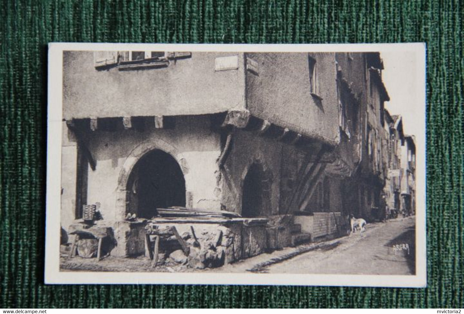 Saint Céré - Vieille Maison , Place De L'Eglise - Saint-Céré