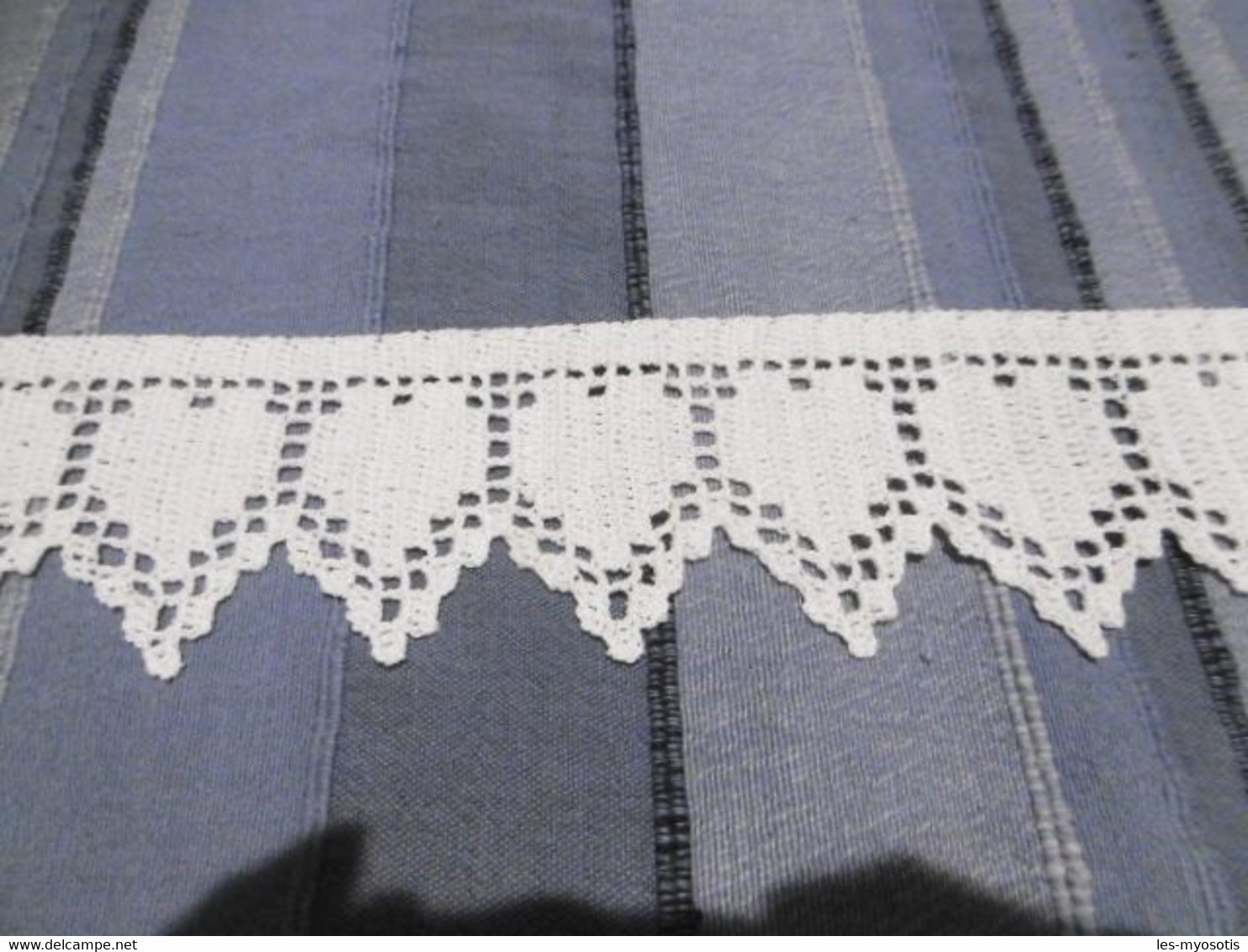 Bordure Réalisée Au Crochet En Coton Blanc . - Drapery