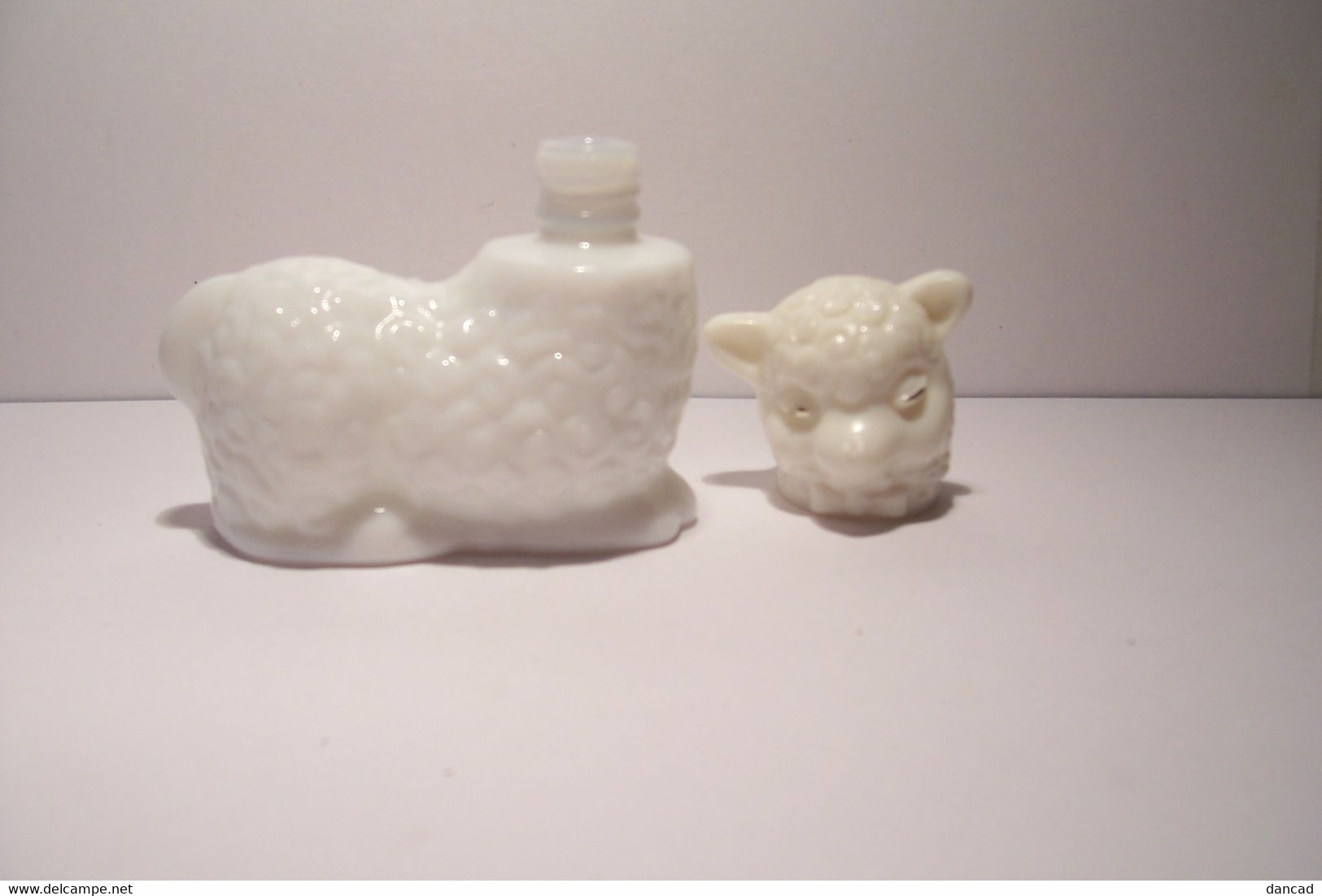 AVON  - EAU DE COLOGNE  - MOUTON -  AGNEAU  ( Vide ) - Miniaturflesjes (leeg)