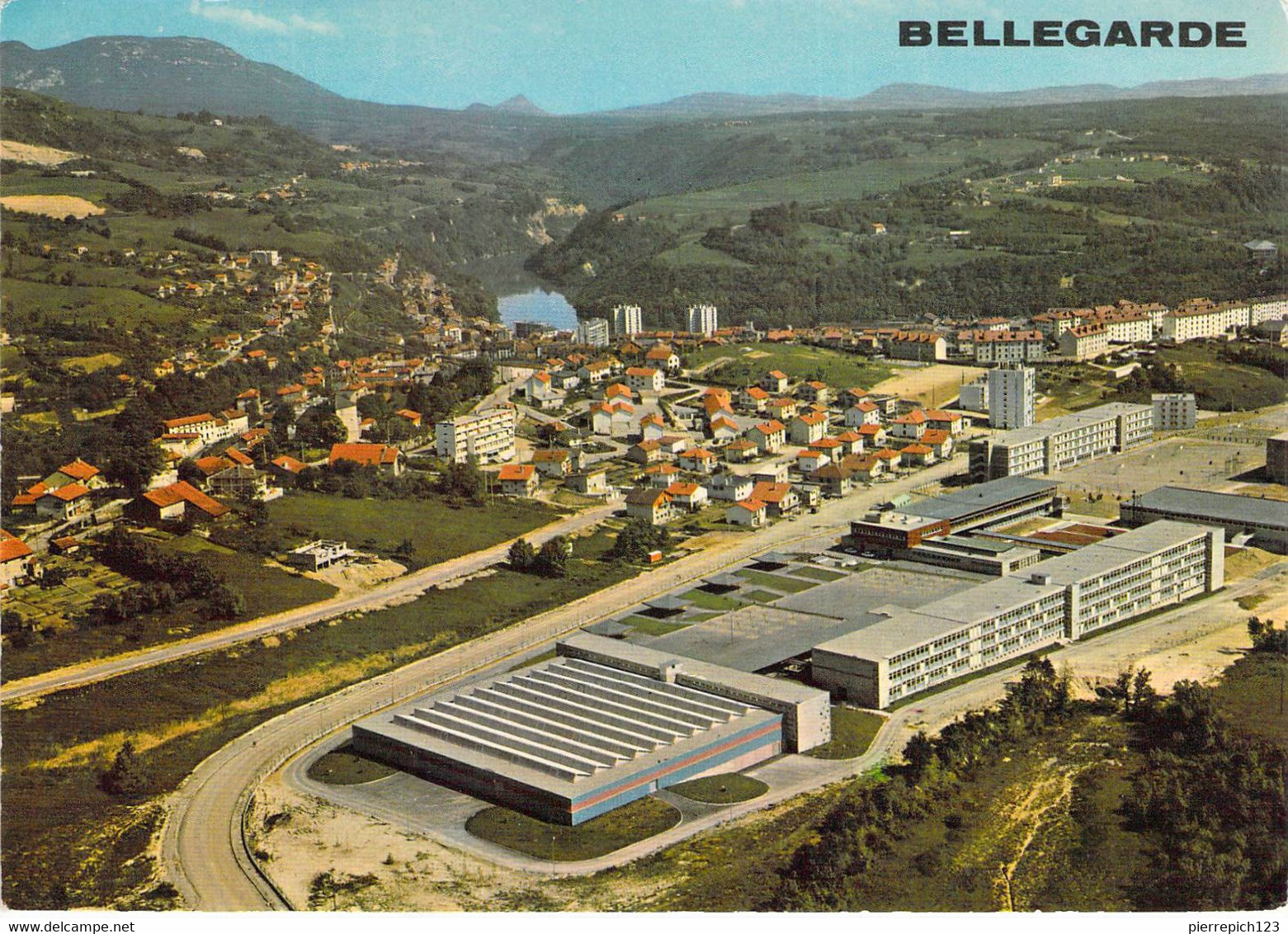 01 - Bellegarde - Vue Aérienne - Au Premier Plan, Le Lycée - Bellegarde-sur-Valserine