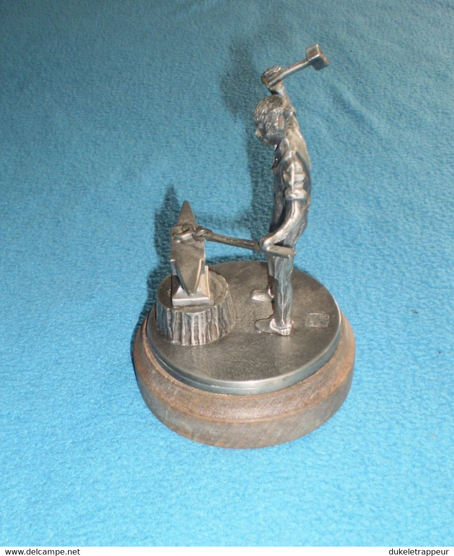 Statuette En étain "Maréchal Ferrant" !!! Collection !!! - People