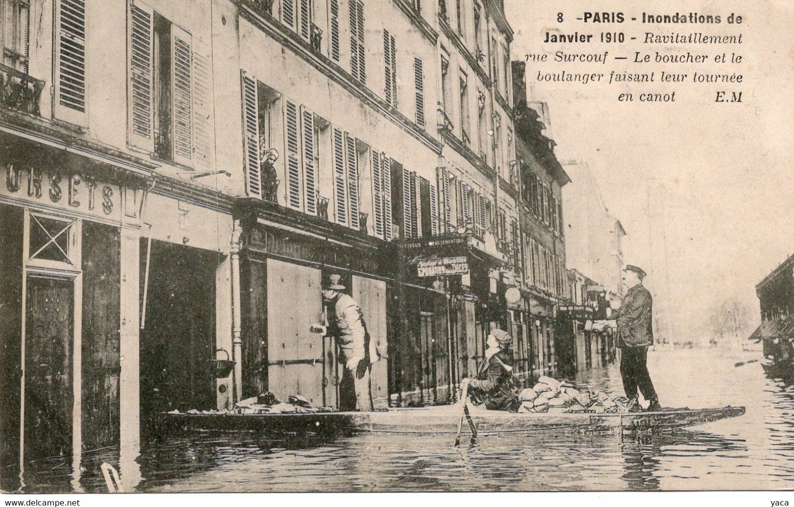 Paris Inondé 1910  La Grande Crue  Ravitaillement Rue Surcouf  Boucher Et Boulanger Faisant Leur Tournée - Inondations