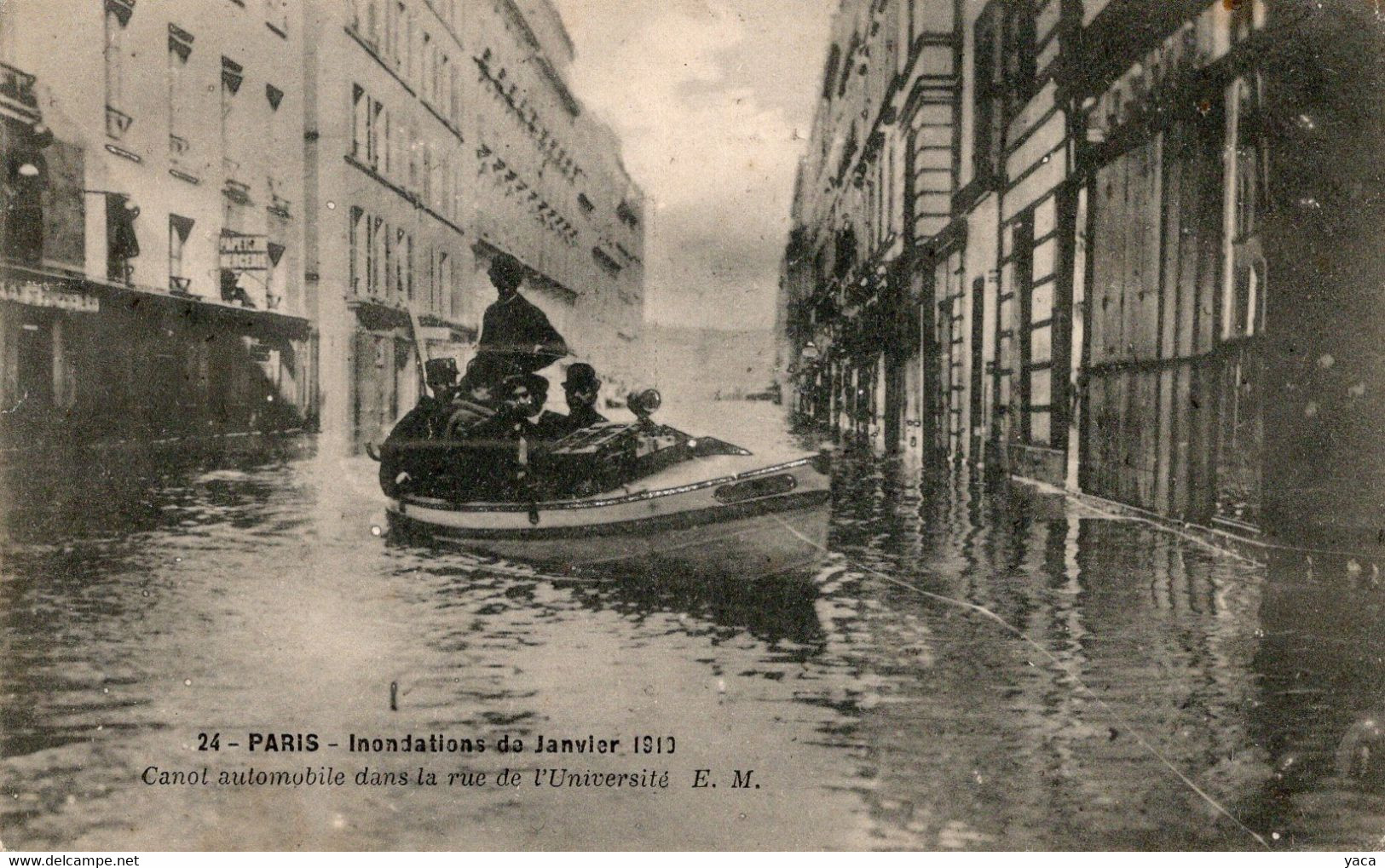 Paris Inondé 1910  La Grande Crue  Canot Automobile Dans La Rue De L'université - Inondations