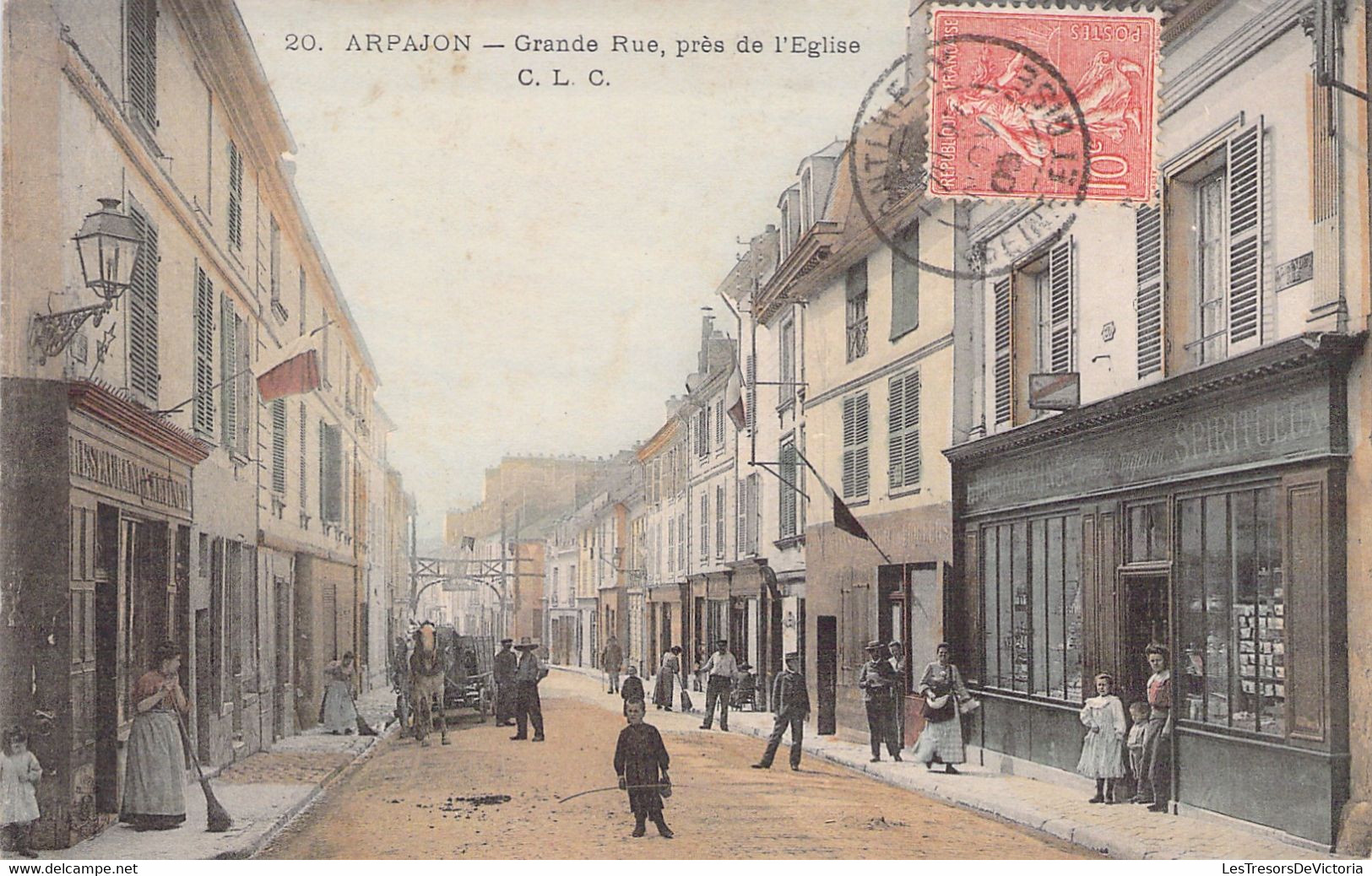 Arpajon - Grande Rue Près De L'église - Animé Et Colorisé - Arpajon