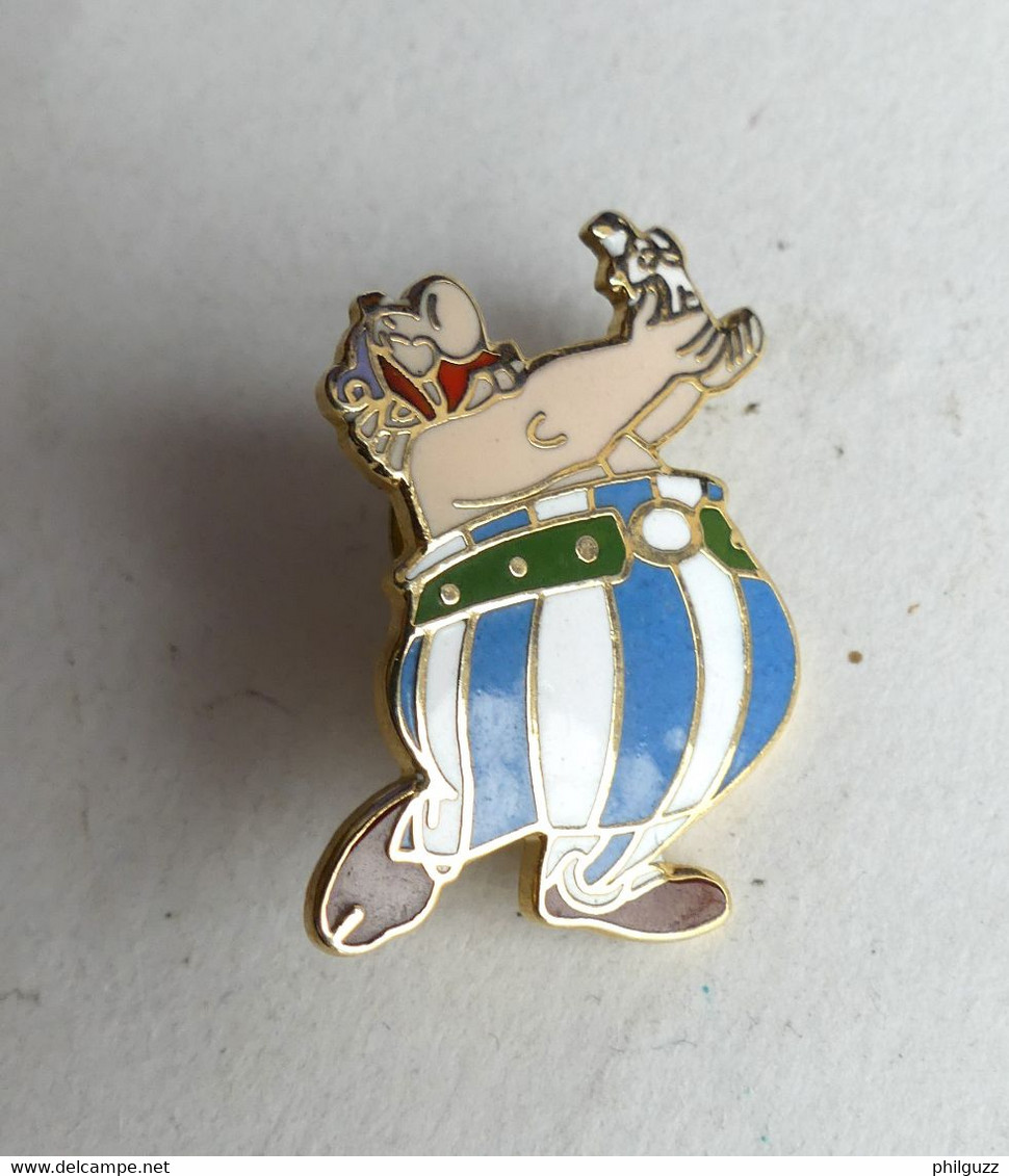 RARE PIN'S CORNER ASTERIX - OBELIX QUI PORTE IDEFIX Non Marqué - Pins