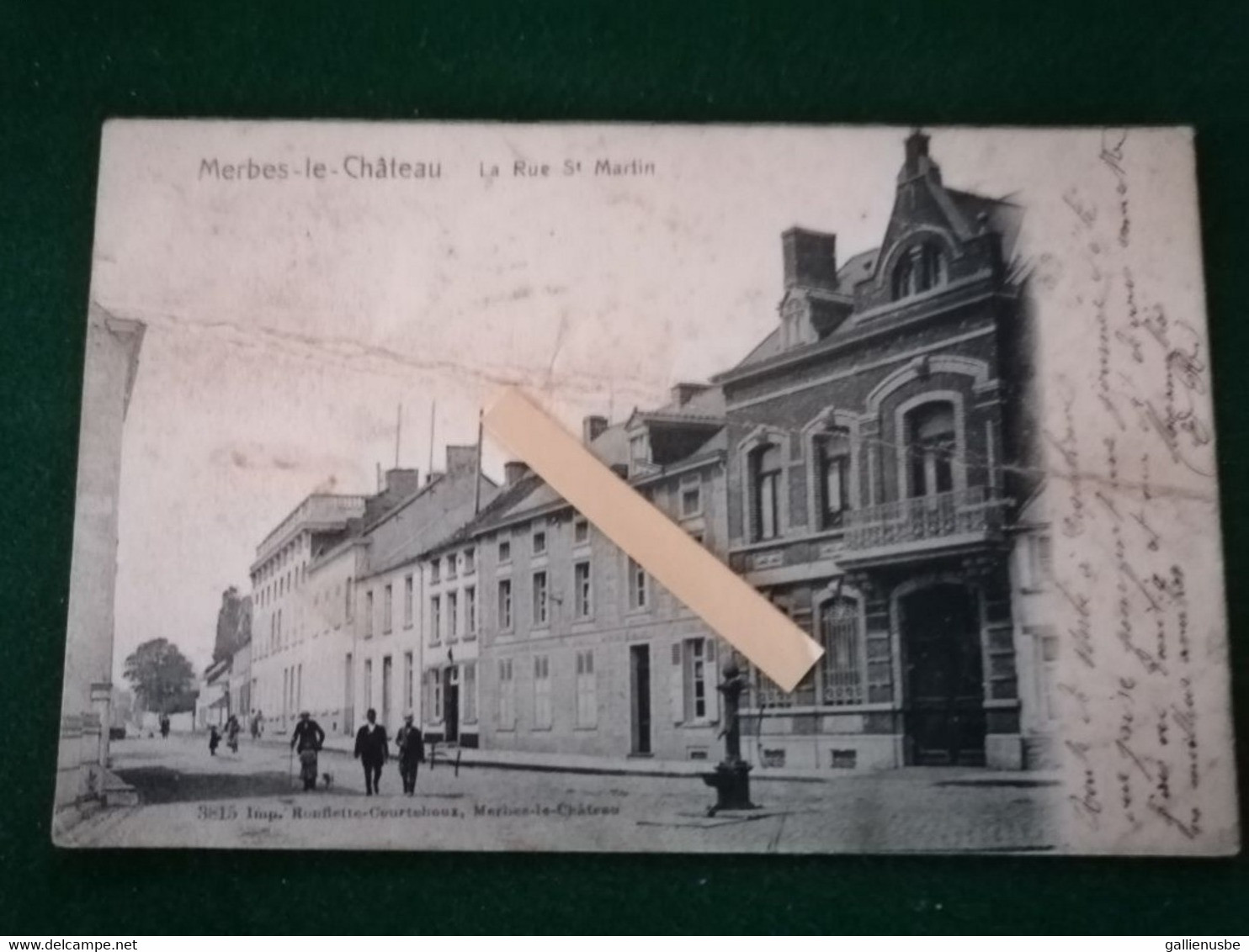 Carte Postale De Merbes-le-château : Rue St Martin  Rare Avec Pompe à Eau - Merbes-le-Chateau